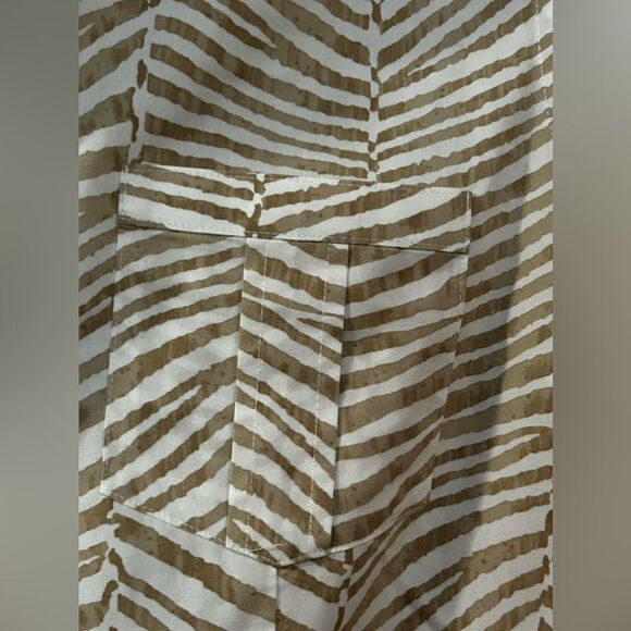 Chico’s No-Iron zebra Print Roll-Tab Sleeve Shirt White Tan size 2 Large EUC - Picture 5 of 13